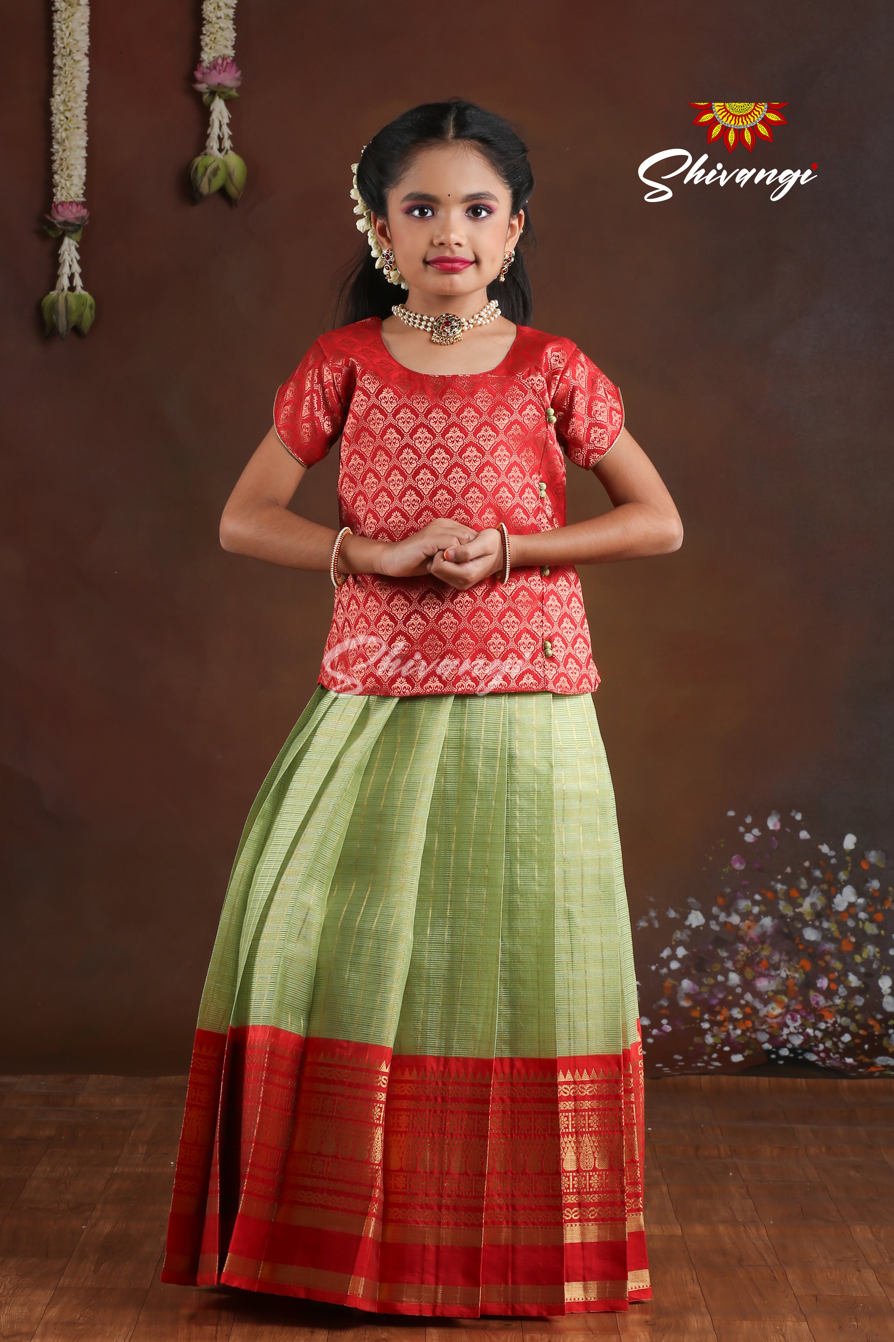Glamorously beautiful #AbhidnyaBhave | Sari blouse designs, Blouse designs  silk, Fancy blouse designs